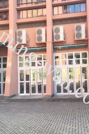 MW-003  地下雨天操場新加摺疊門