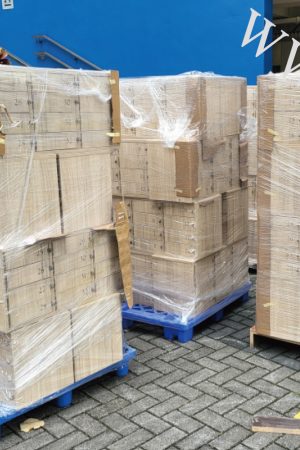 MW-040  課室窗頭放手機平板木櫃