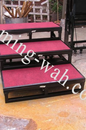 MW-102 不銹鋼框架焗黑色油漆鋪地毯摺疊梯級