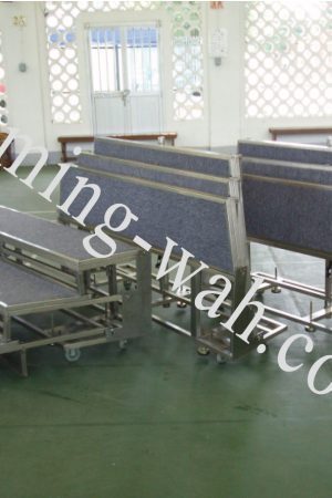 MW-105	 304沙鋼框架鋪地毯摺疊梯級